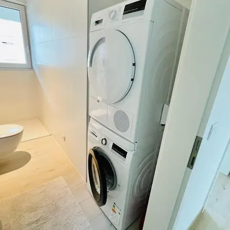 One Bedroom In Center W Terrace *